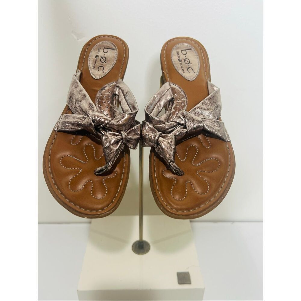 b.o.c by Born Concept Silver MEtallic Man Made Bows Flip Flop Sandals Sz 6